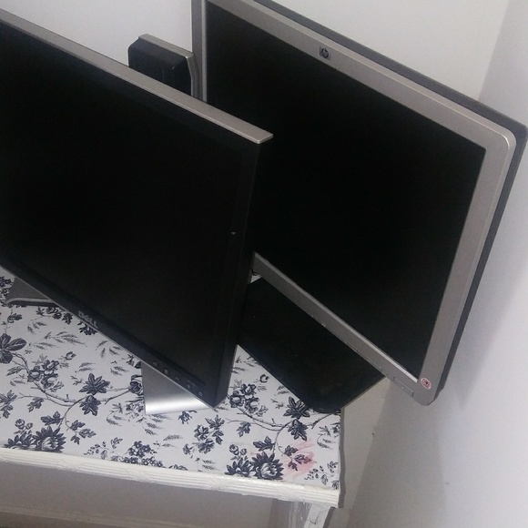 Computer Monitors - Picture 6 of 6